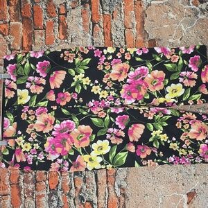 Counterparts Black Floral Capri Pants, Sz 12 NWOT